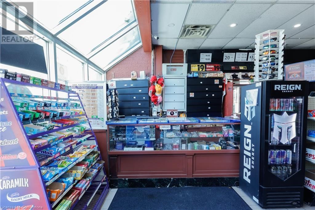 780 DUNDAS STREET Image 17