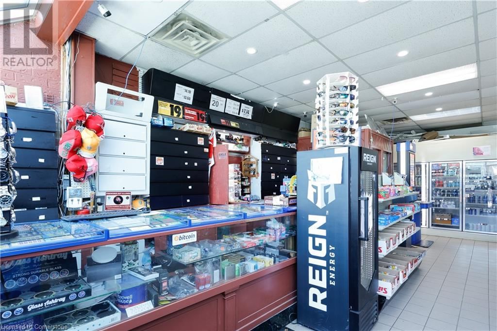 780 DUNDAS STREET Image 18