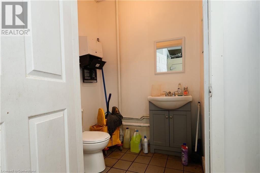 780 DUNDAS STREET Image 19