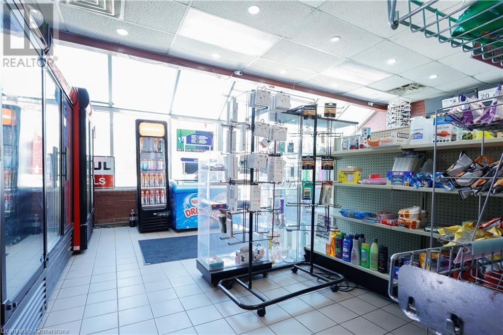 780 DUNDAS STREET Image 24