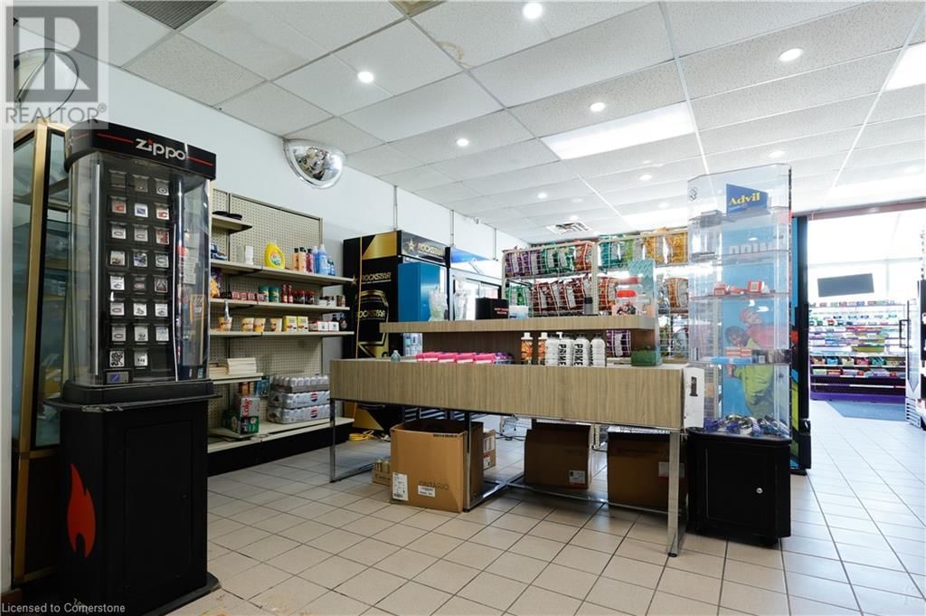 780 DUNDAS STREET Image 25