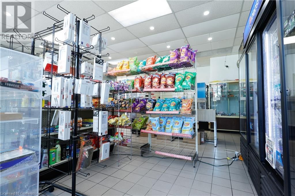 780 DUNDAS STREET Image 33