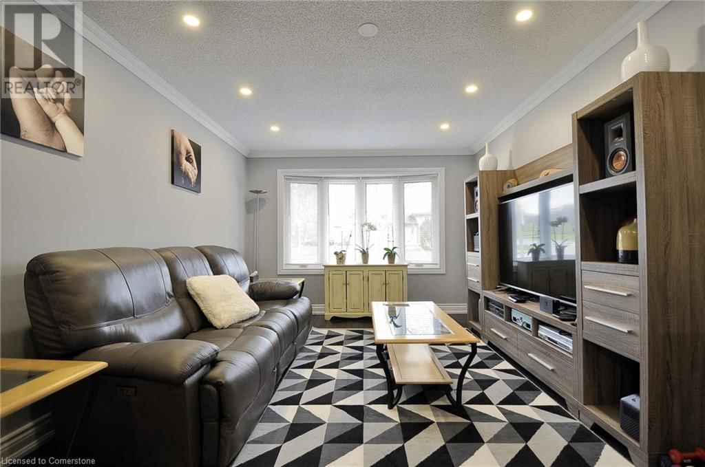 3 MAXWELL DRIVE Image 14