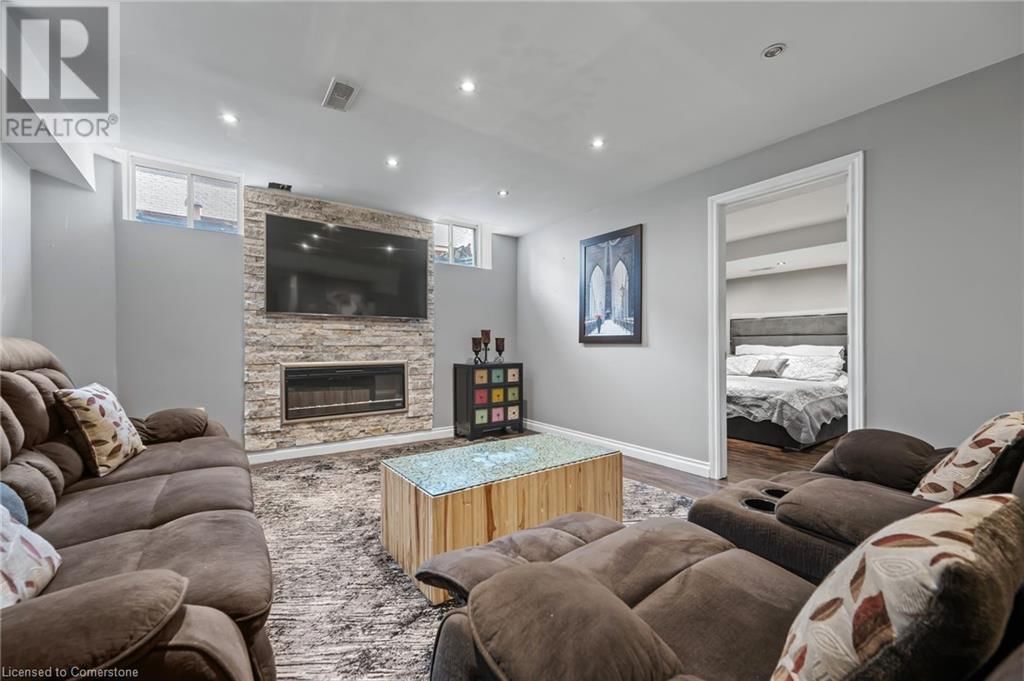 32 BABCOCK STREET Image 35