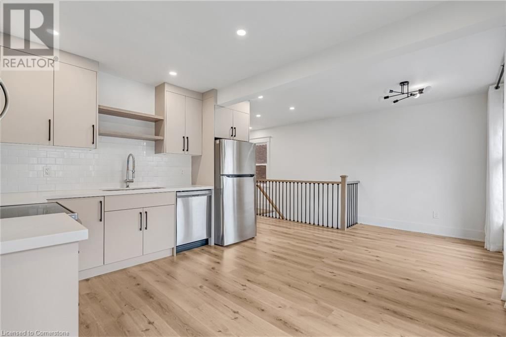 UPPER - 184 BURRIS STREET Image 12