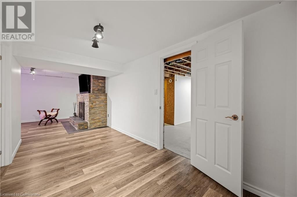 42 STRATHCONA DRIVE SOUTH Image 32