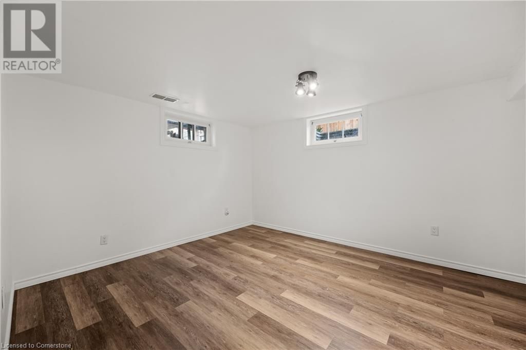 42 STRATHCONA DRIVE SOUTH Image 33