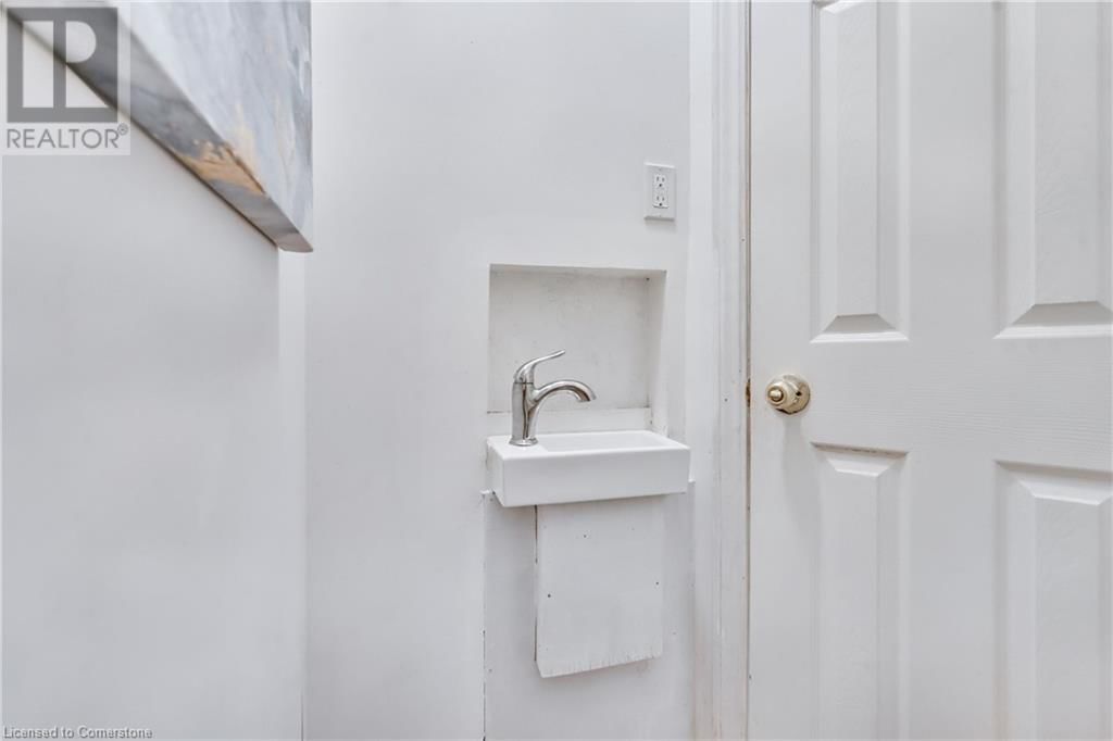 15 PICTON STREET WEST Image 10