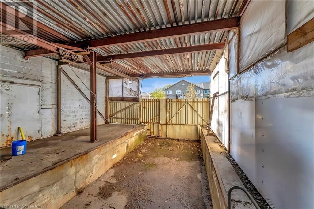 522 JAMES STREET NORTH Image 17