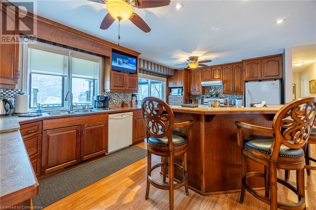 16 HILLTOP DRIVE Image 15