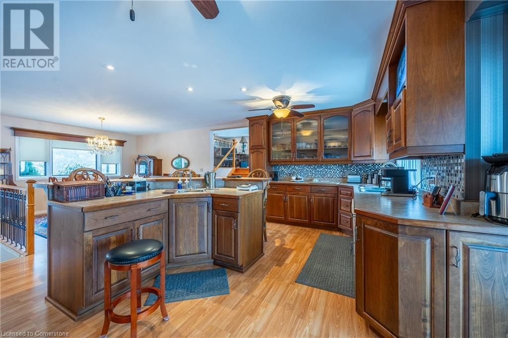 16 HILLTOP DRIVE Image 17