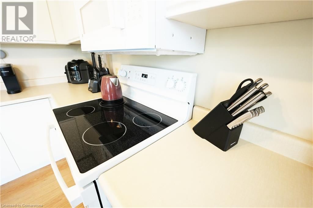 204 QUINTE COURT Image 23