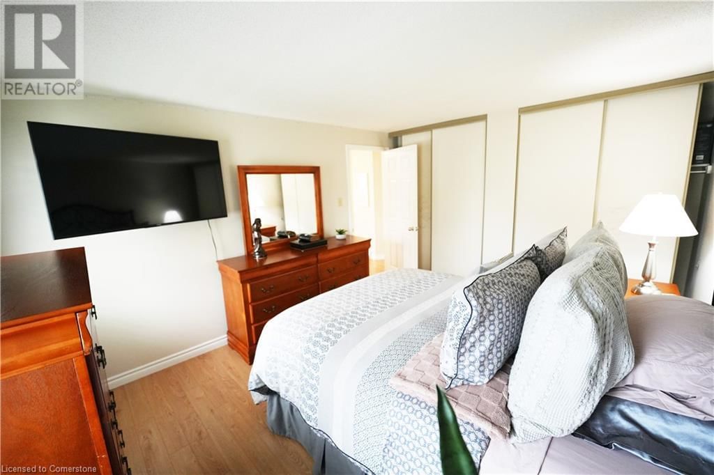204 QUINTE COURT Image 27