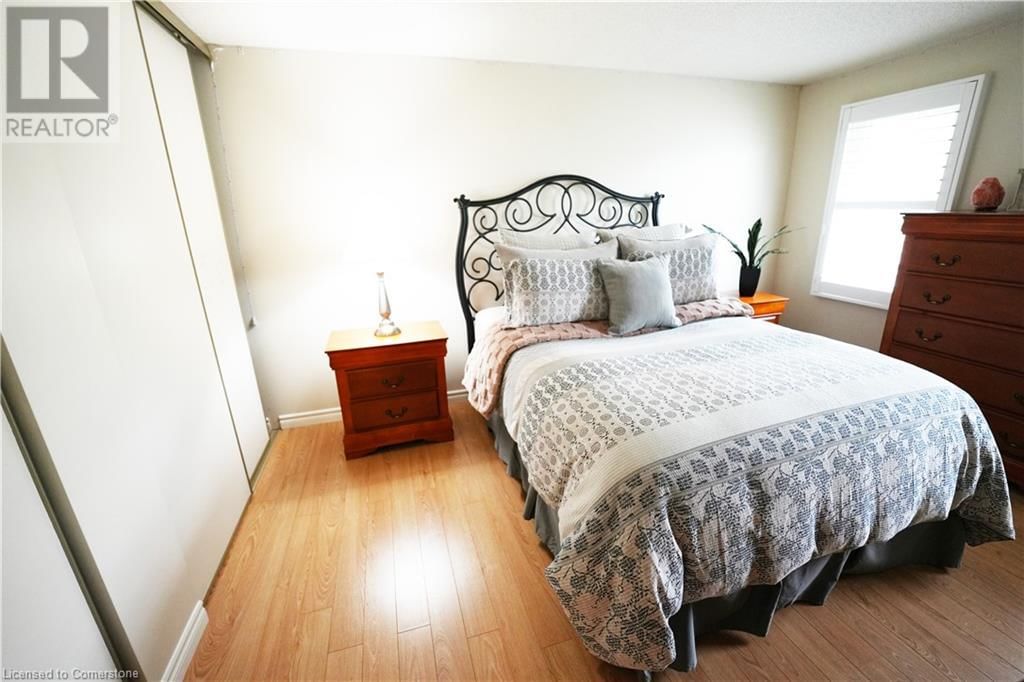 204 QUINTE COURT Image 32