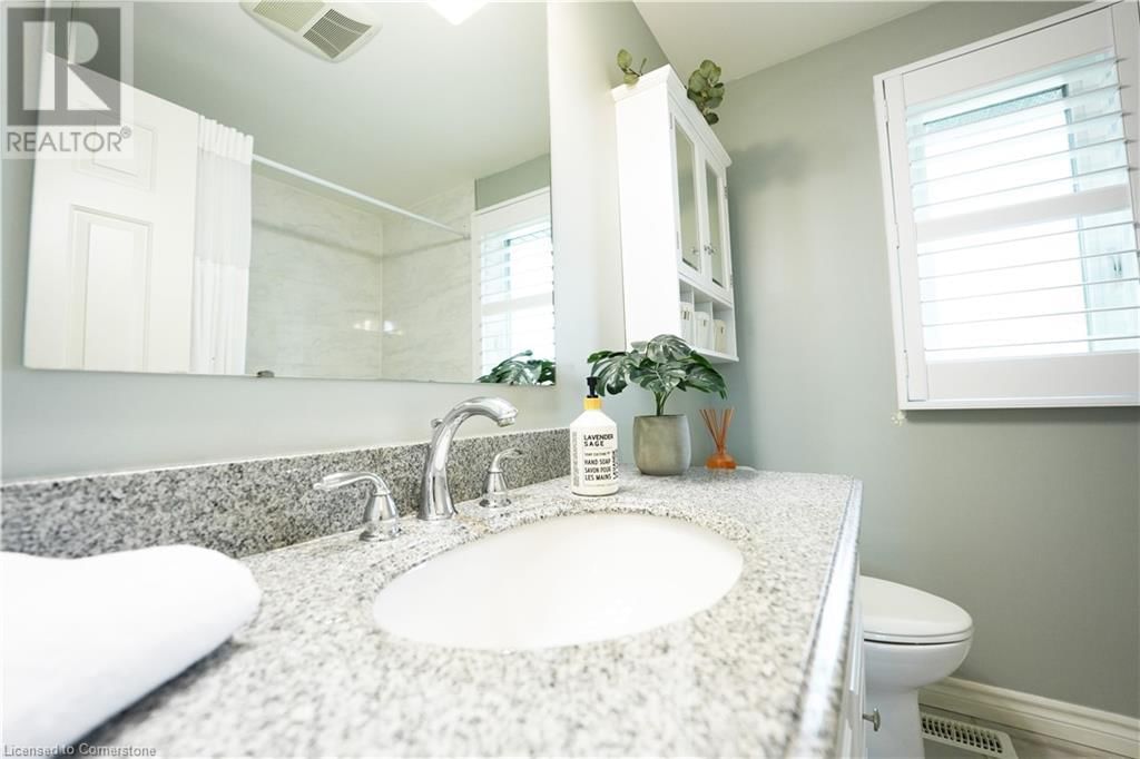 204 QUINTE COURT Image 33