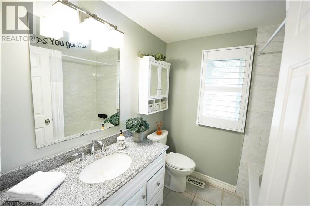 204 QUINTE COURT Image 34