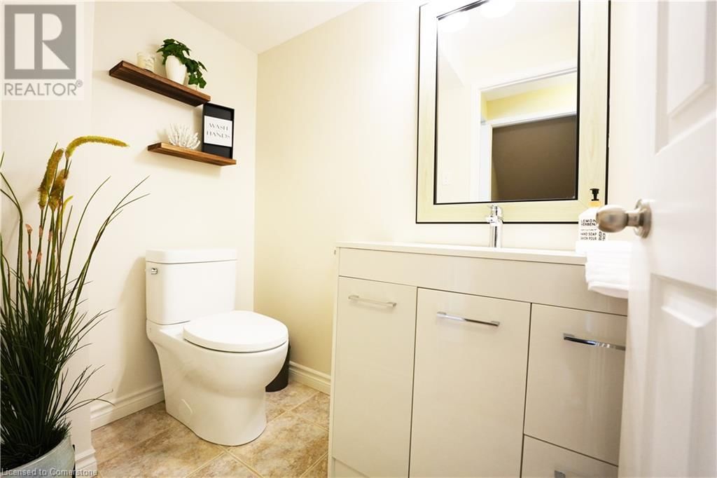 204 QUINTE COURT Image 35