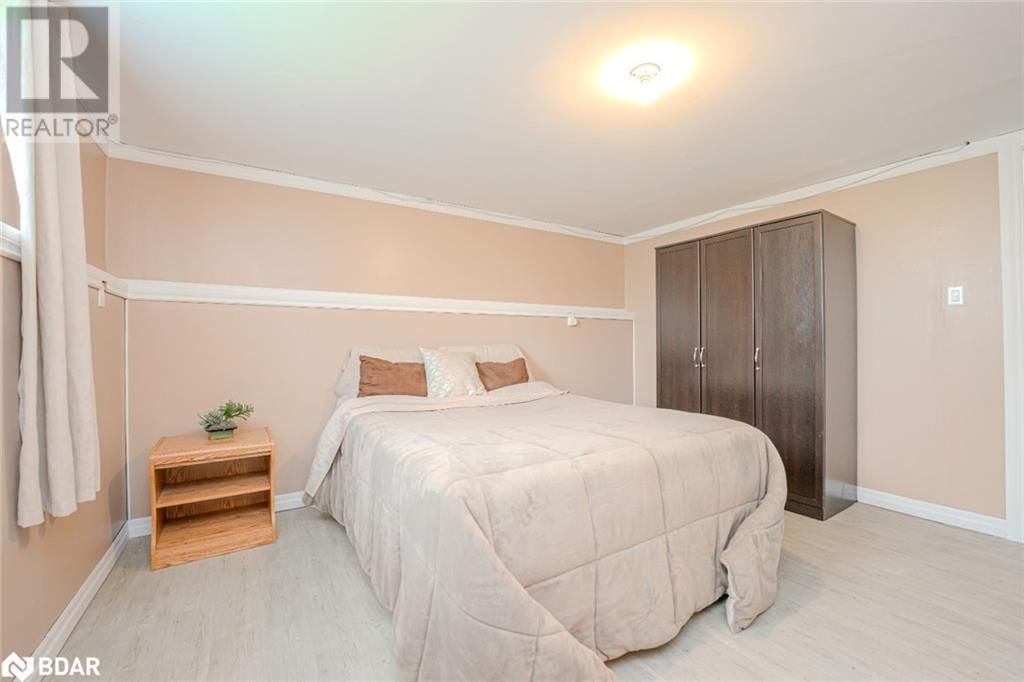 8747 10TH LINE Image 17