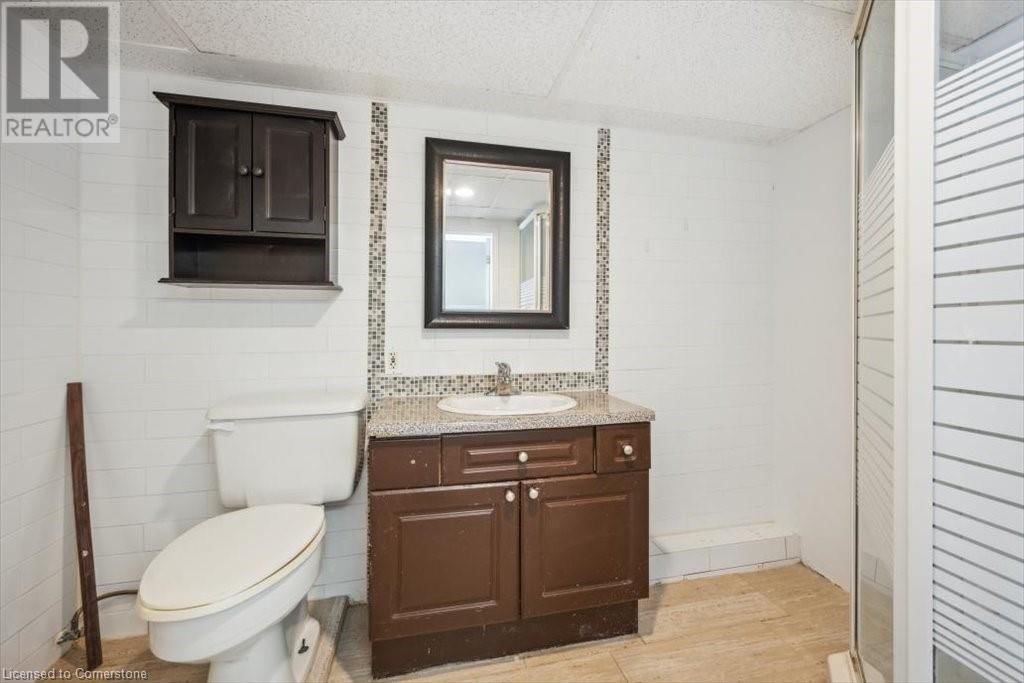 A - 421 BAIRSTOW CRESCENT Image 11