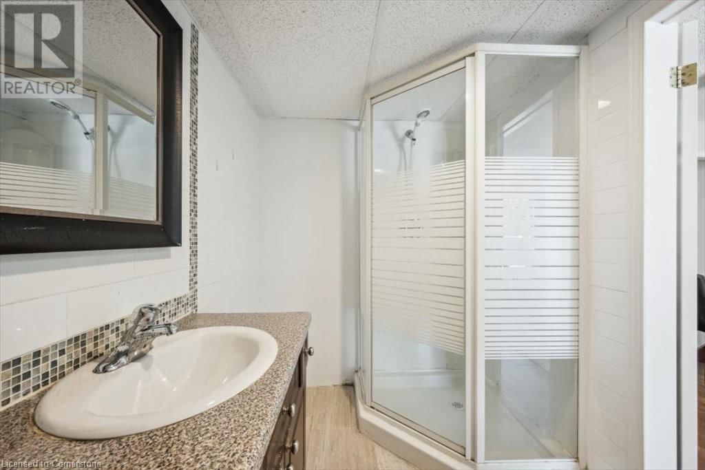 A - 421 BAIRSTOW CRESCENT Image 12