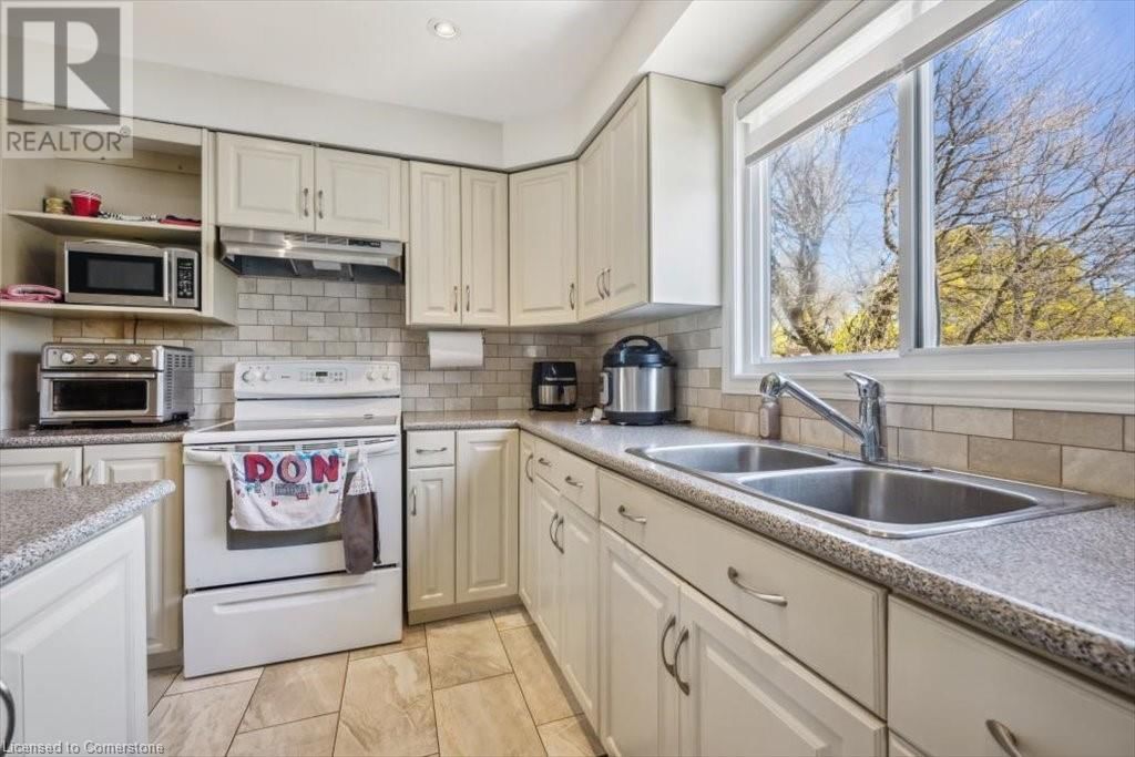 A - 421 BAIRSTOW CRESCENT Image 15