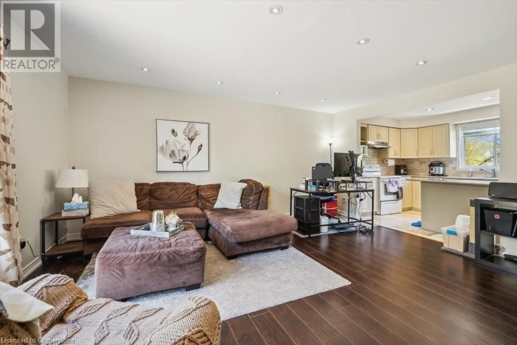 A - 421 BAIRSTOW CRESCENT Image 19