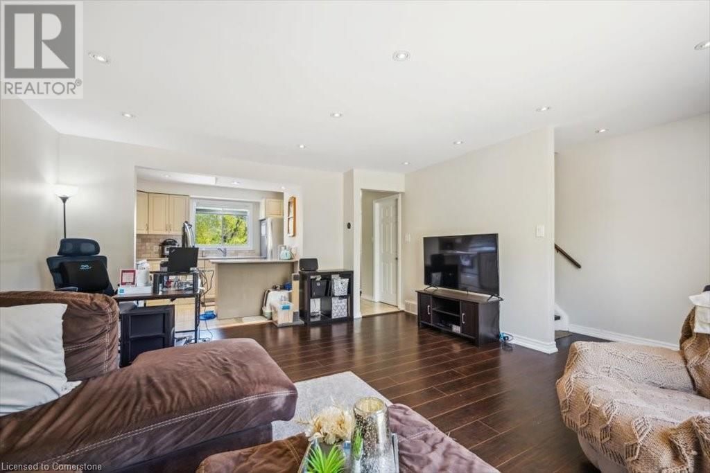 A - 421 BAIRSTOW CRESCENT Image 20