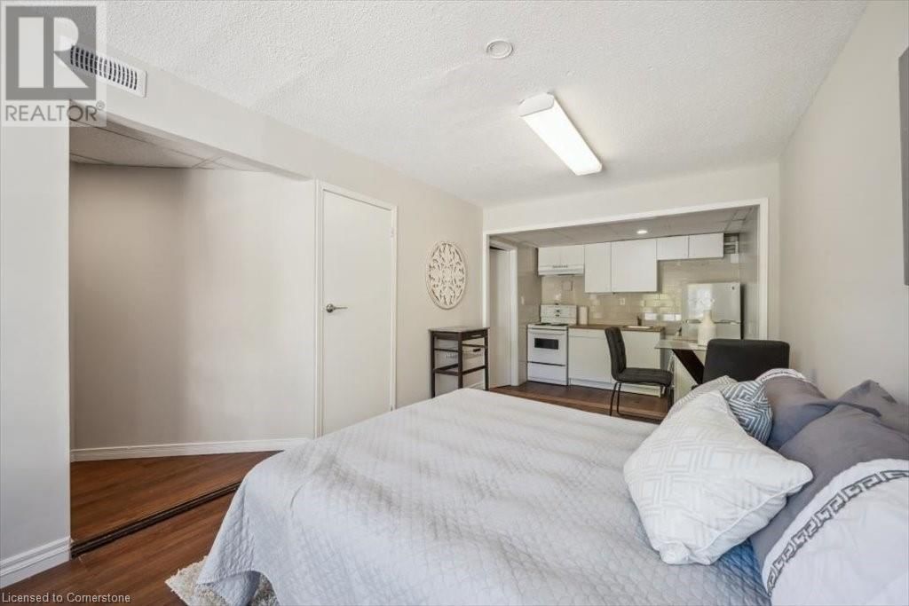 A - 421 BAIRSTOW CRESCENT Image 6