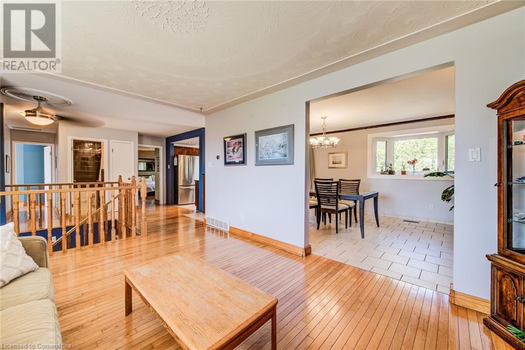 330 DALEVIEW PLACE Image 10