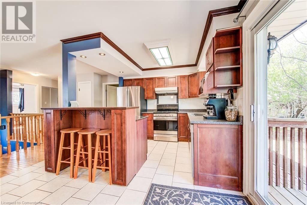 330 DALEVIEW PLACE Image 16