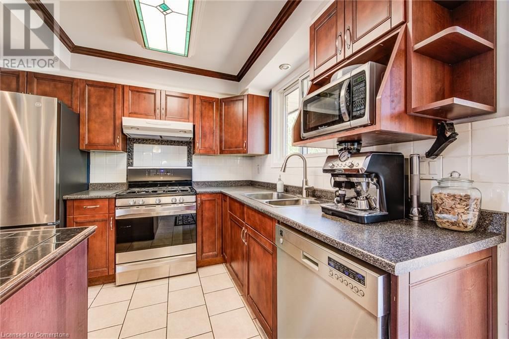 330 DALEVIEW PLACE Image 19