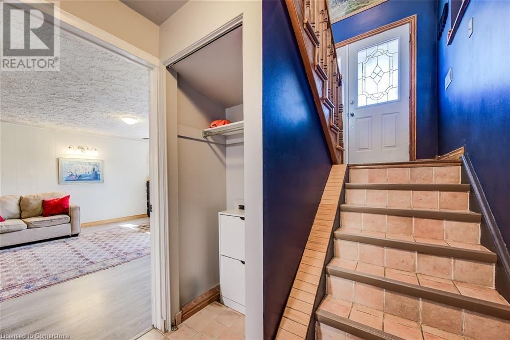 330 DALEVIEW PLACE Image 30
