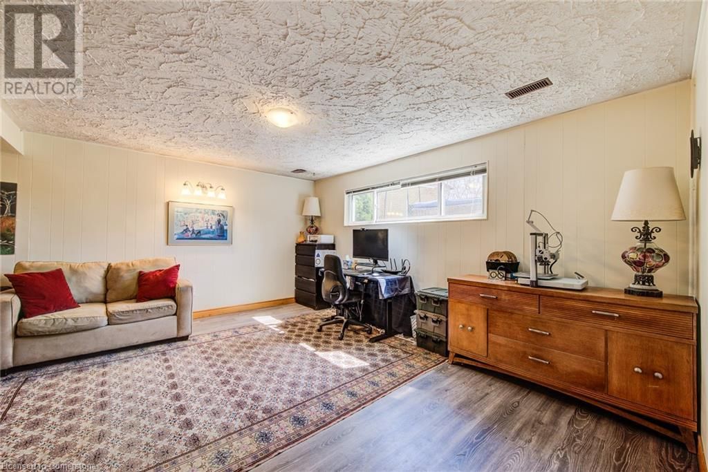 330 DALEVIEW PLACE Image 31