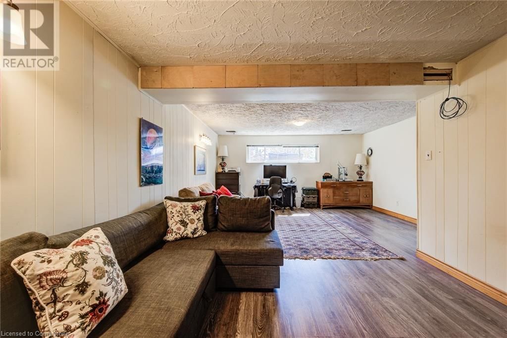 330 DALEVIEW PLACE Image 35