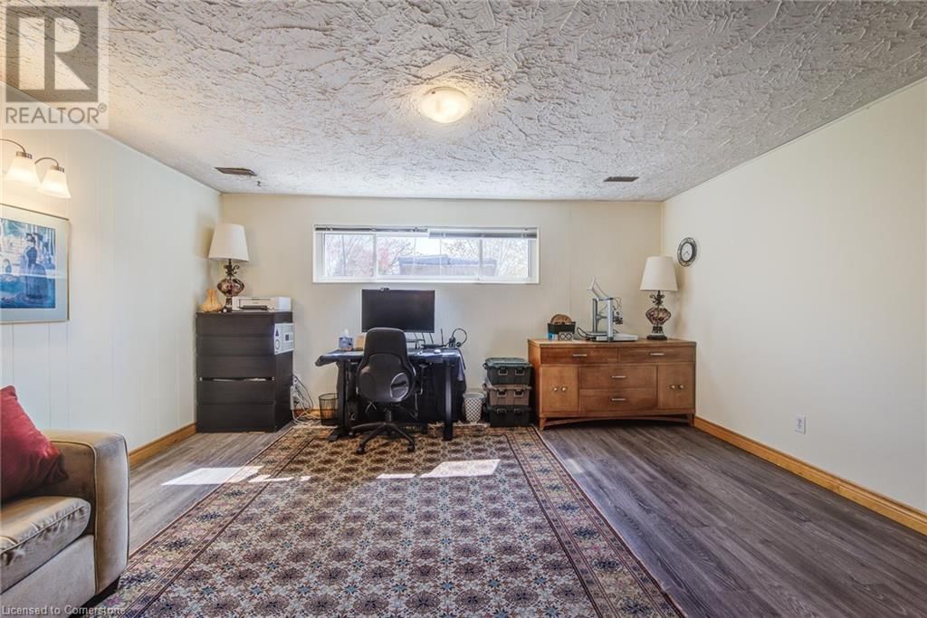 330 DALEVIEW PLACE Image 36
