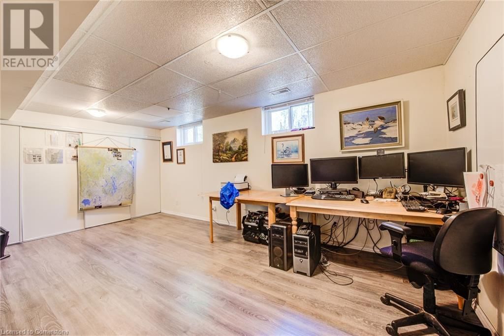 330 DALEVIEW PLACE Image 38