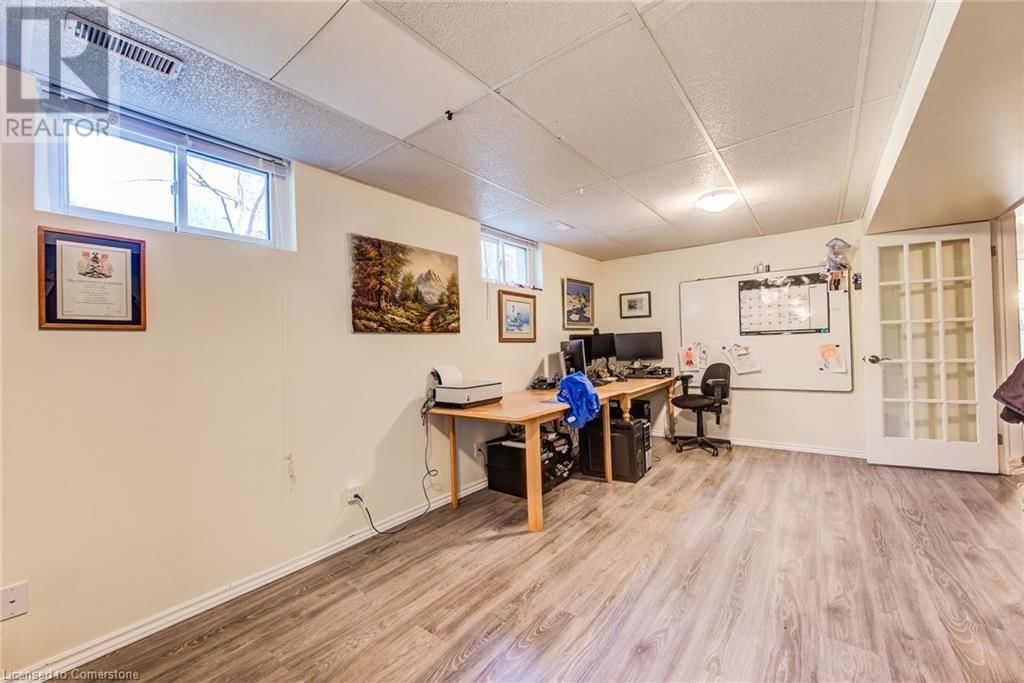 330 DALEVIEW PLACE Image 39