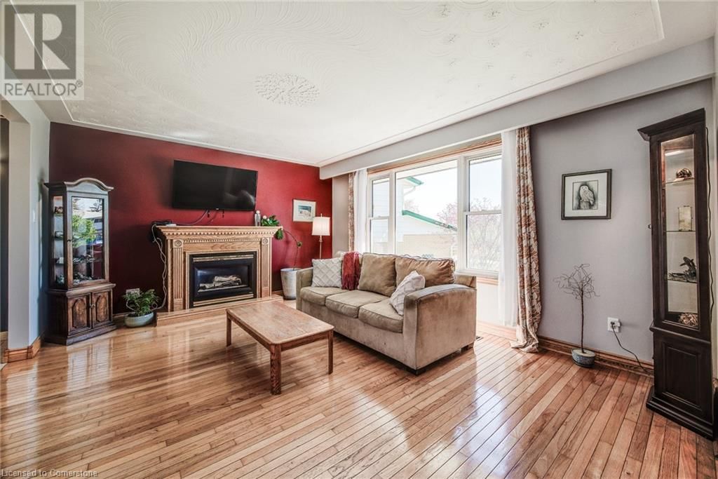 330 DALEVIEW PLACE Image 7