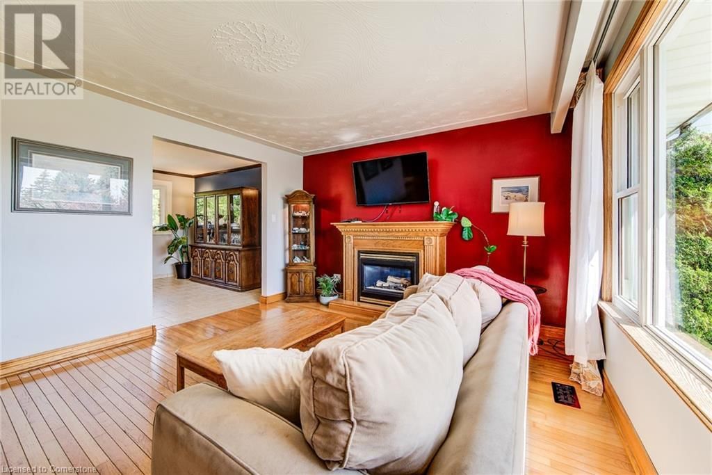 330 DALEVIEW PLACE Image 8