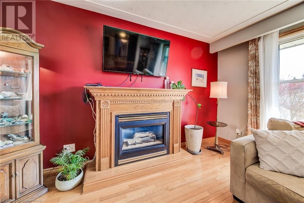 330 DALEVIEW PLACE Image 9