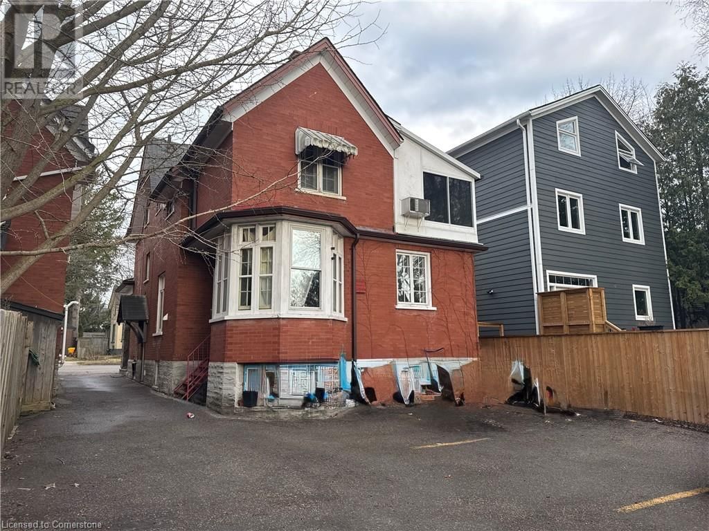 32 SIMEON STREET Image 4