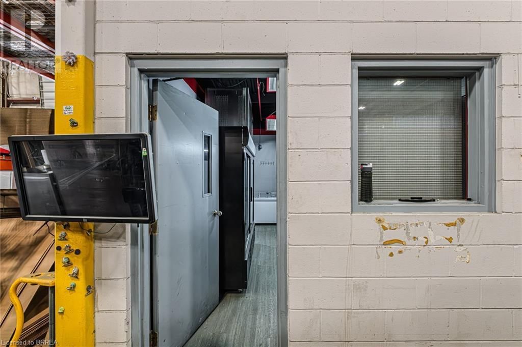 396 HENRY STREET Image 36