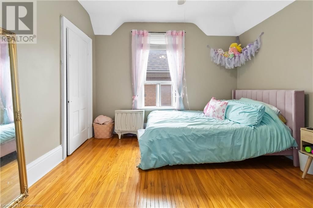 13 SARAH STREET Image 10