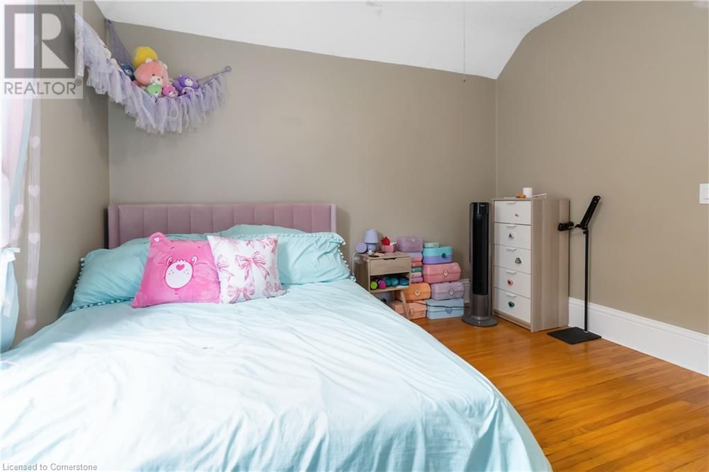 13 SARAH STREET Image 12
