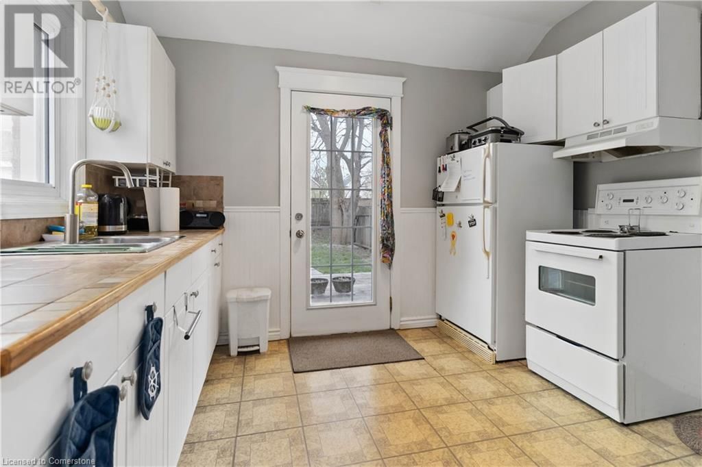 13 SARAH STREET Image 15