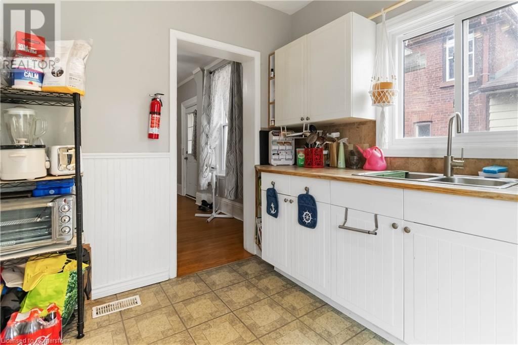 13 SARAH STREET Image 16