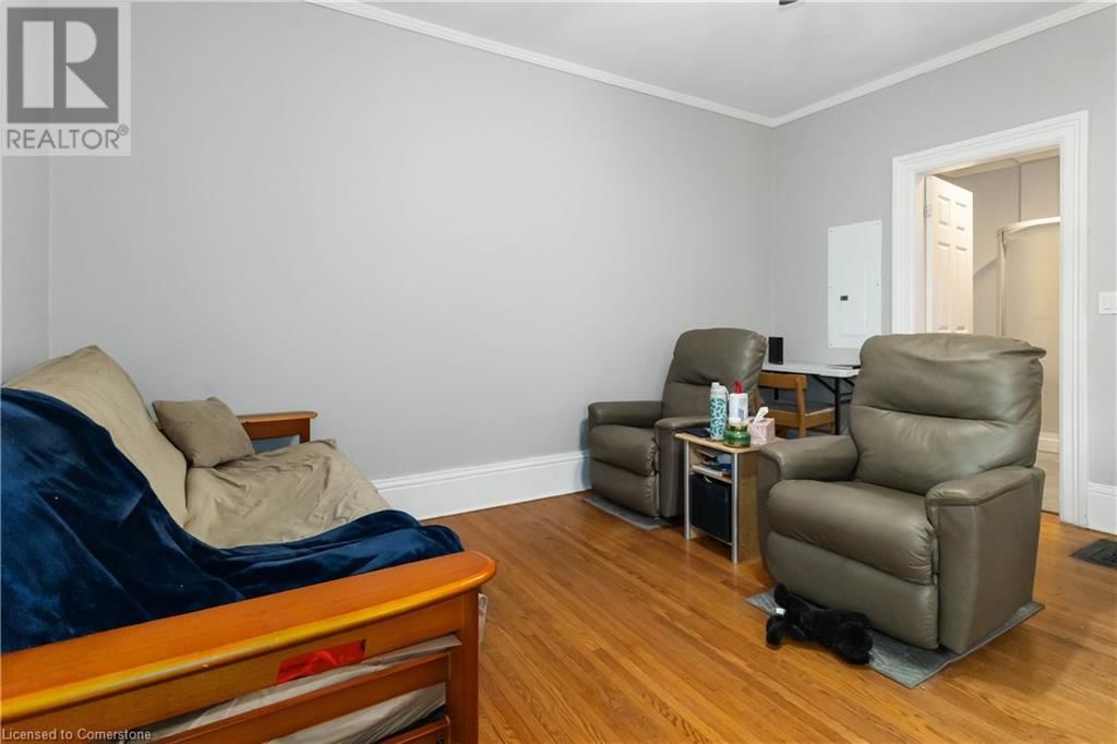 13 SARAH STREET Image 18