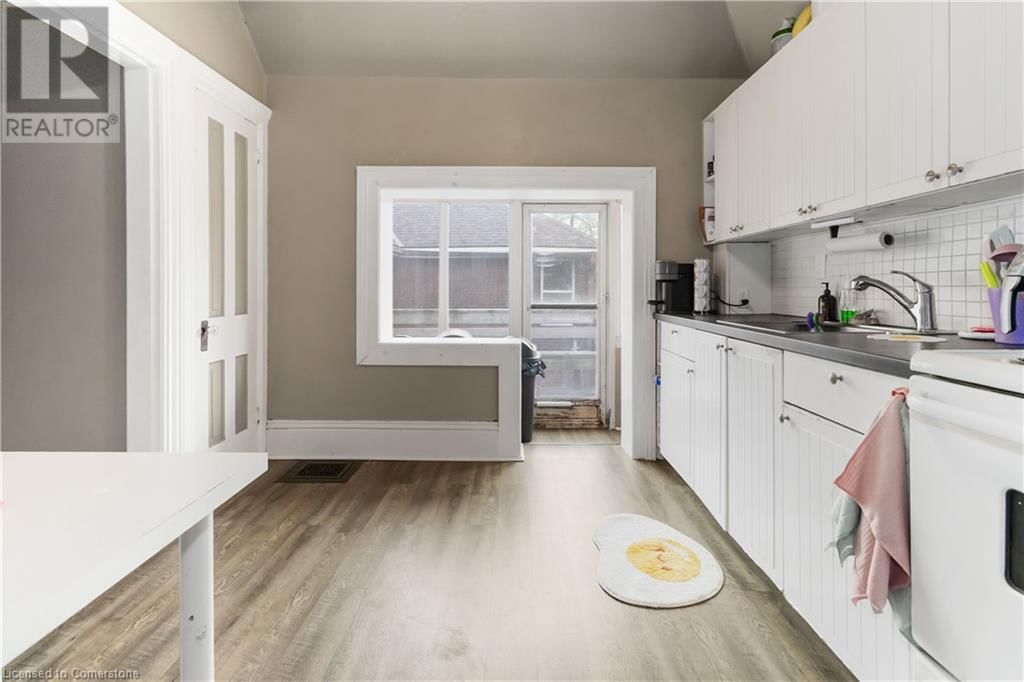13 SARAH STREET Image 8