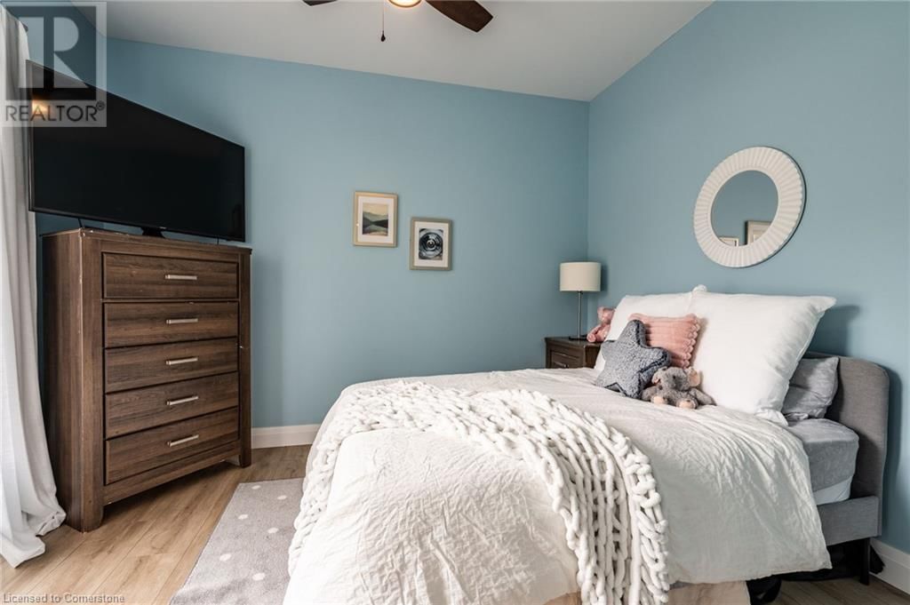 1266 COLBORNE STREET WEST Image 32