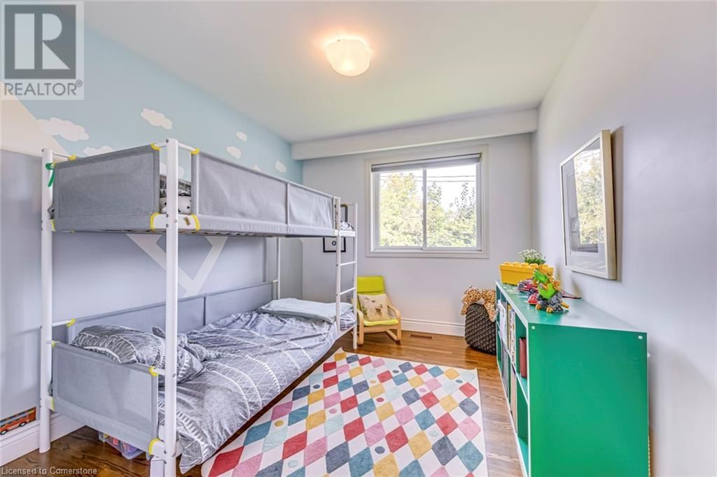 1306 NAPIER CRESCENT Image 20